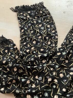 💚Fringed rayon scarf with floral design